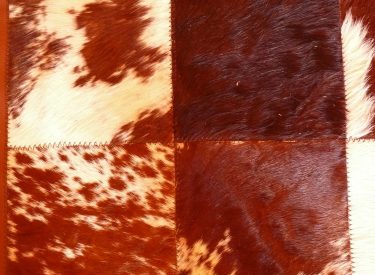 (b) Medium brown & white quilt carpet close-up