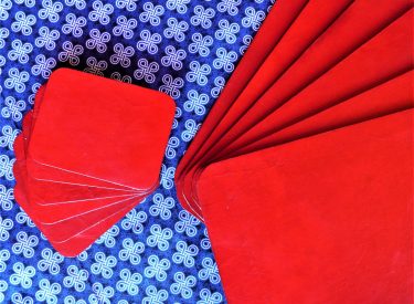 Red calf hide set of 6x place mats and 6x coasters with vibrant Shweshwe backing and gift box (R1 500)